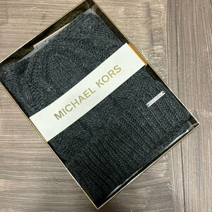 NEW Michael Kors Winter Set